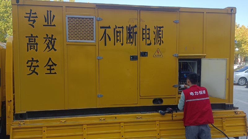 龙文柴油发电机组和UPS电源配合使用时，如何避免切换过程中的电力中断？