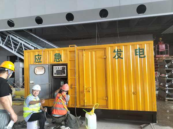 龙文怎样判断空气滤清器是否需要更换？