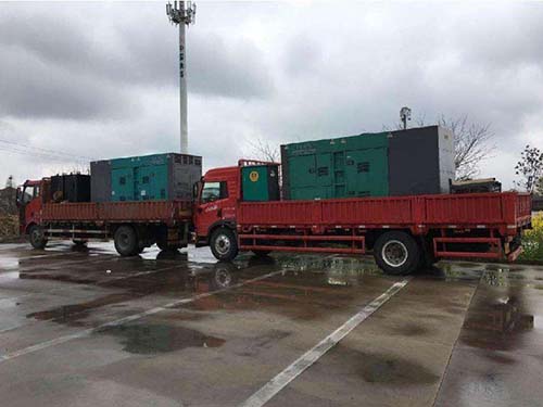 龙文涂抹密封胶后，需要等待多长时间才能安装水冷式机油散热器密封件？